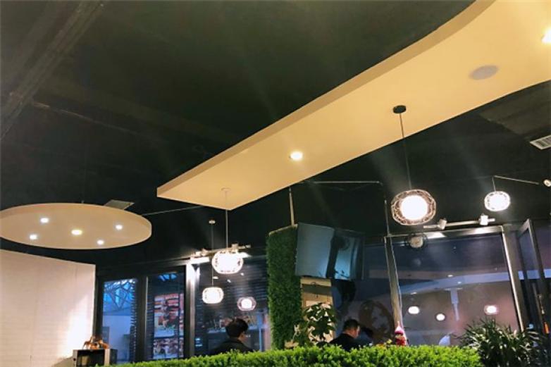 滑米鸡滑板餐厅